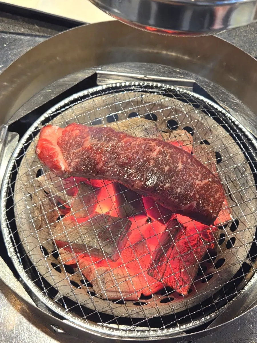 직접 고른 한우 아랫등심 접시