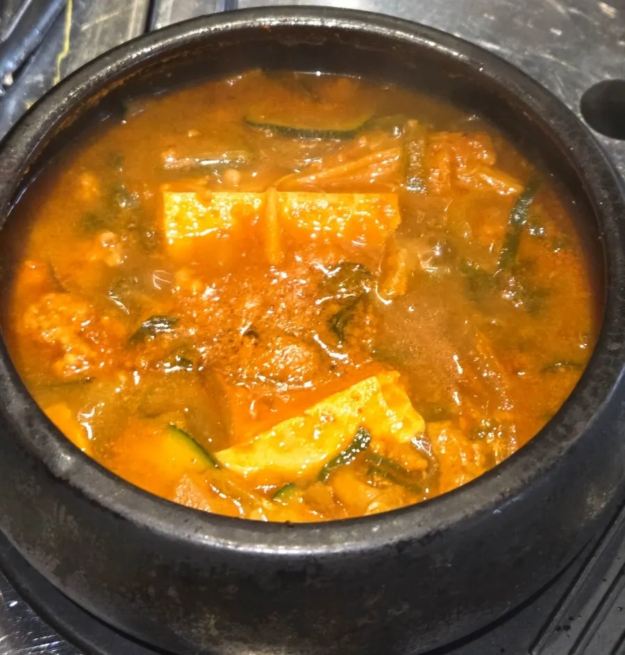 고기와 함께 주문한 된장찌개