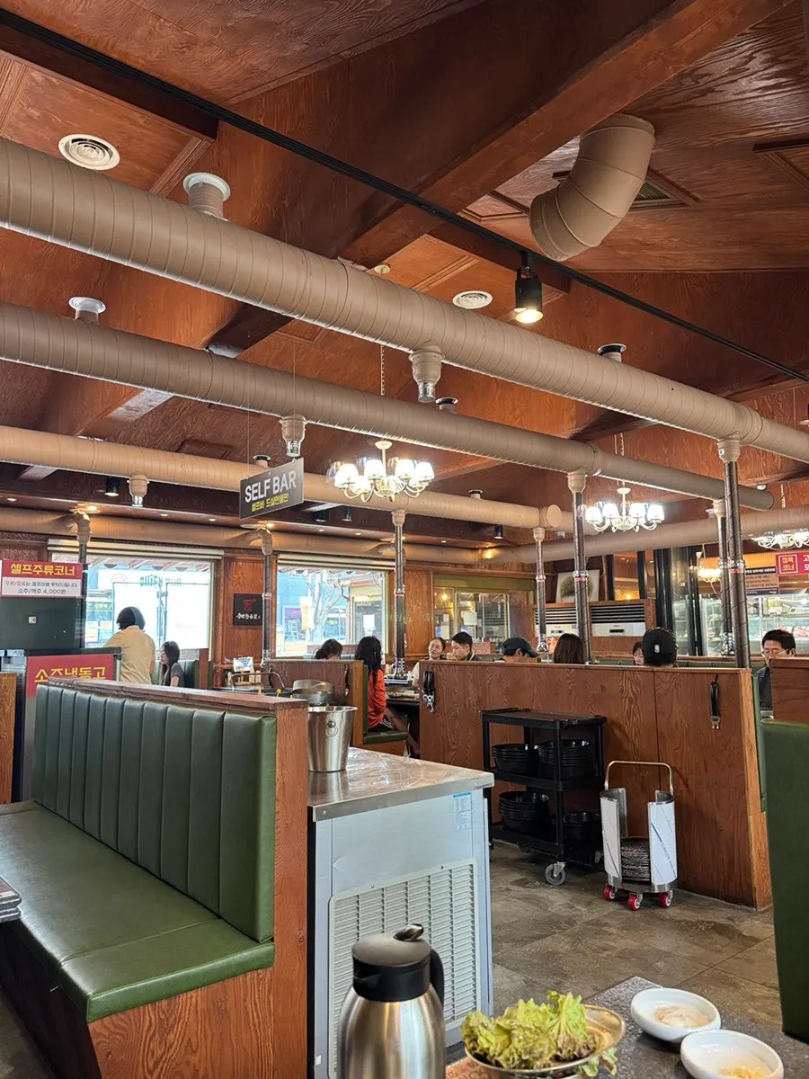 Tidy interior of Dongbaek Hanokjip