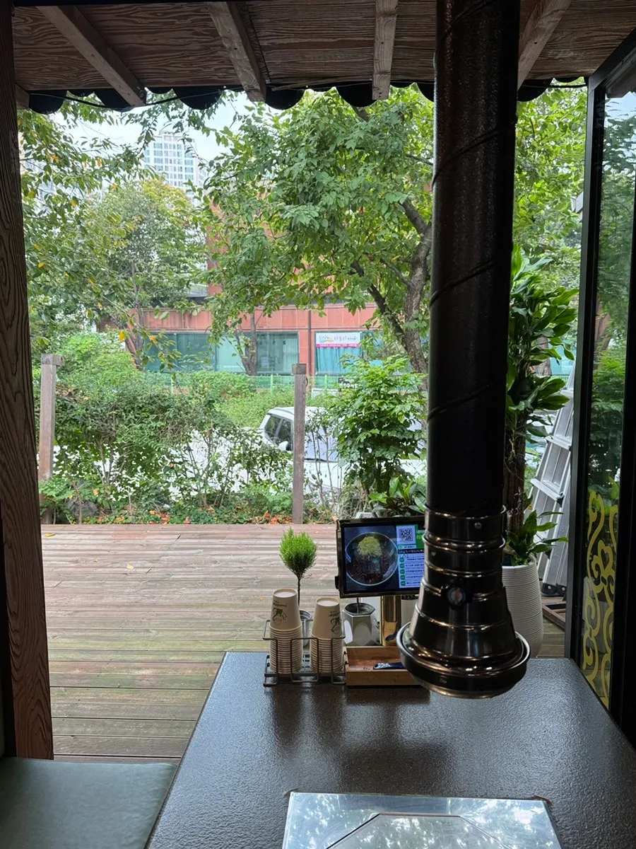 Table seating at Dongbaek Hanokjip, good for family meals
