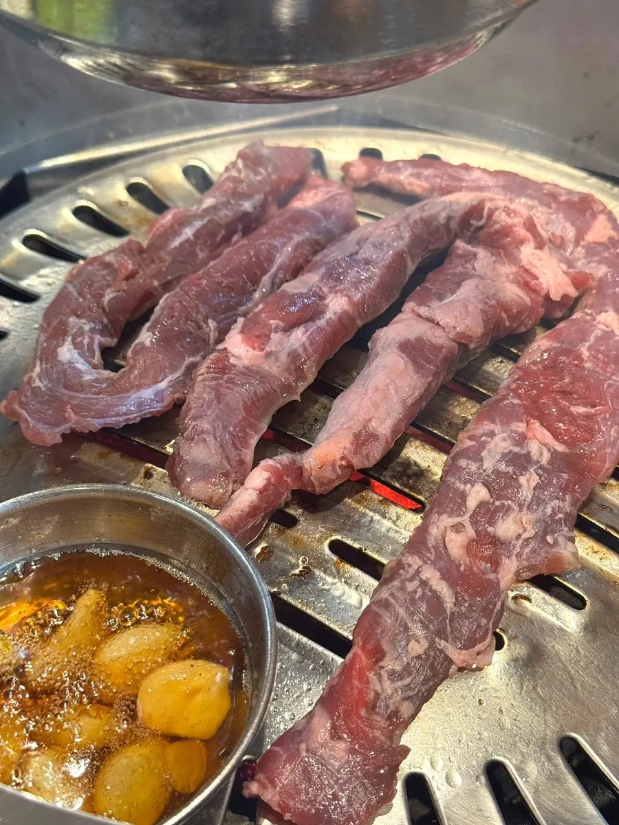 불판 위 이베리코 항정살 구이