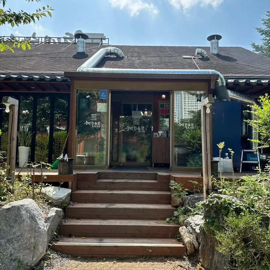 Location of Dongbaek Hanokjip near Eojeong Station