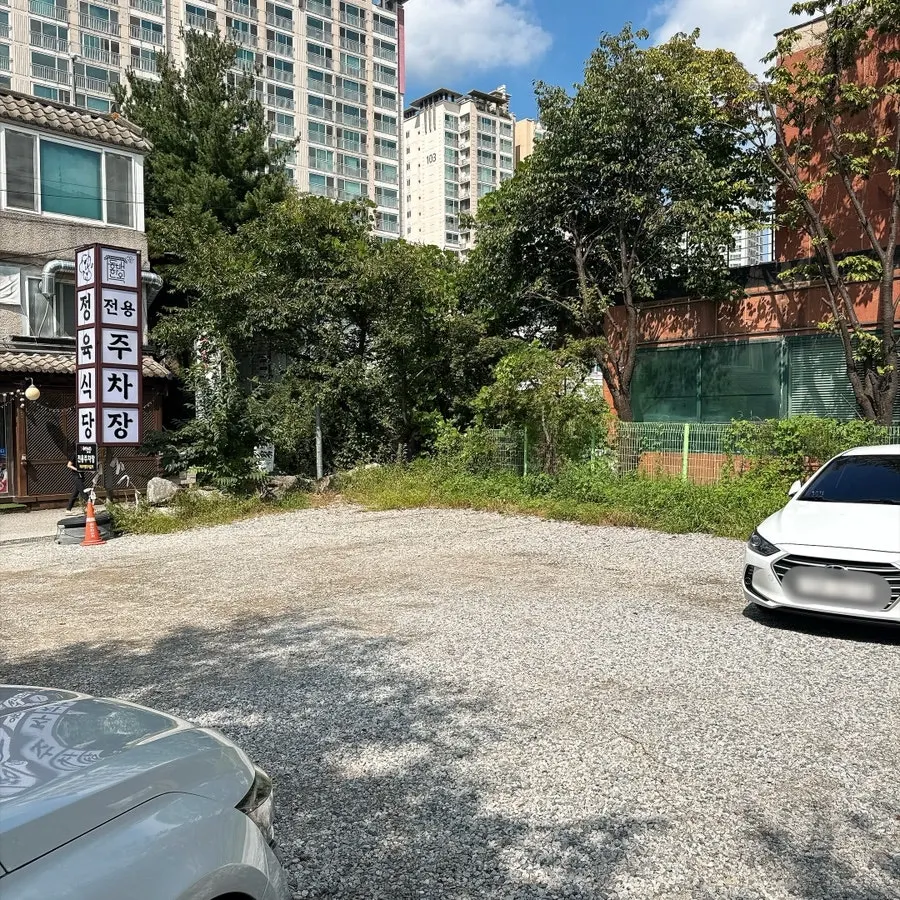 Dongbaek Hanokjip's own parking lot behind the building