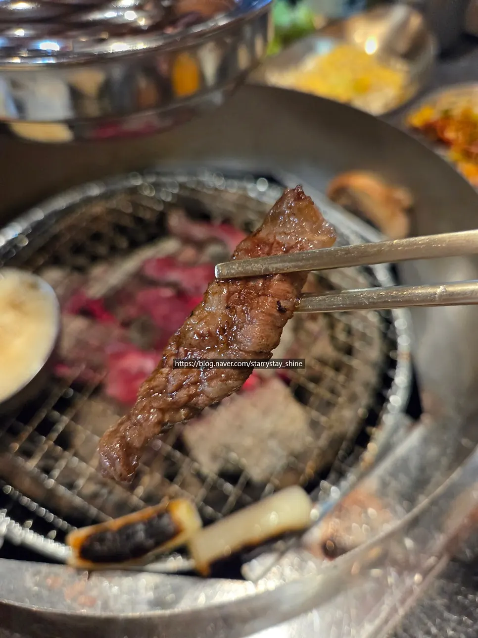 숯불에 구워지는 투뿔9 한우 갈비살