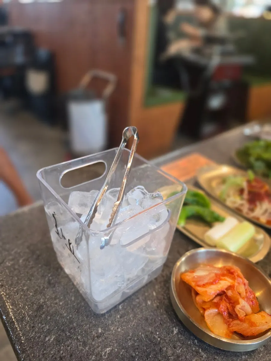셀프로 가져온 맥주 한 병
