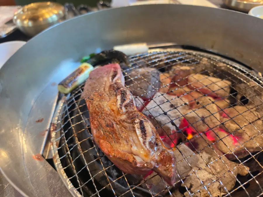 점심시간 동백한옥집 테이블 상차림