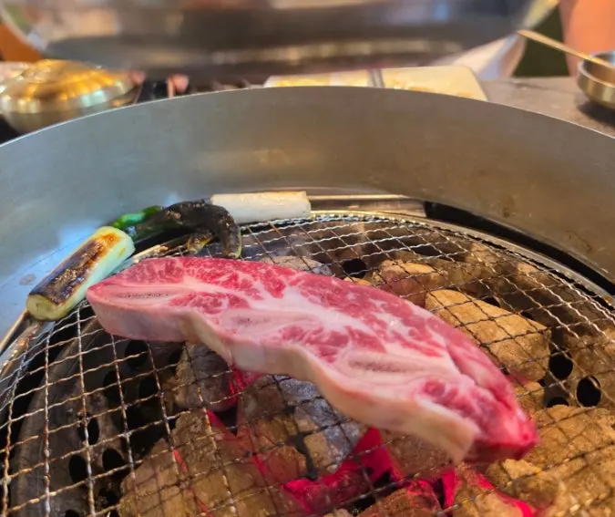점심으로 먹은 숯불구이 한 상