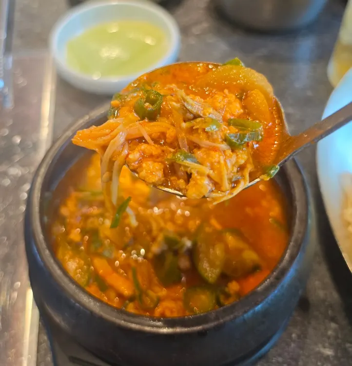 마지막까지 비운 된장찌개와 고기 접시