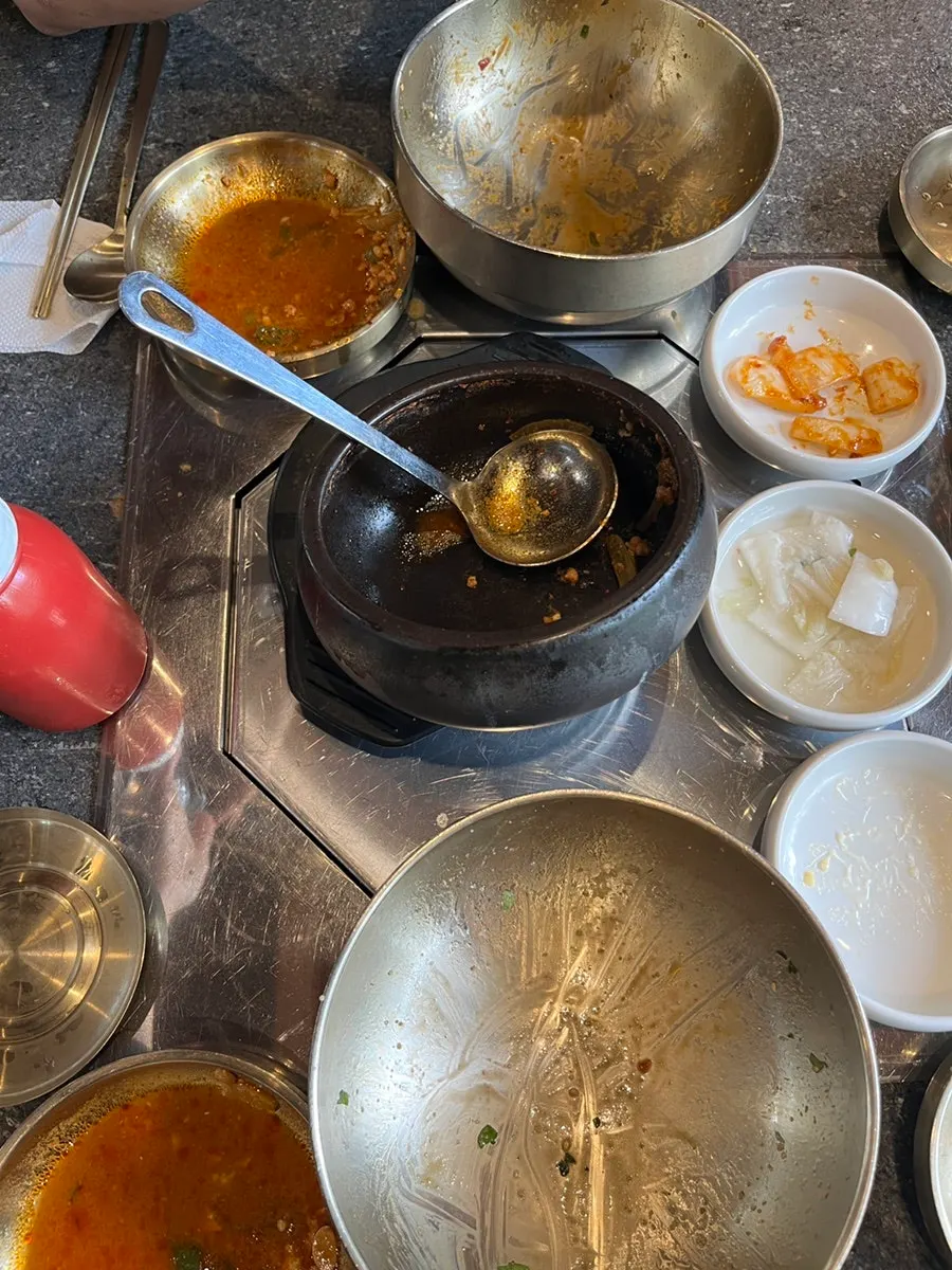 싹 비운 육회비빔밥 그릇