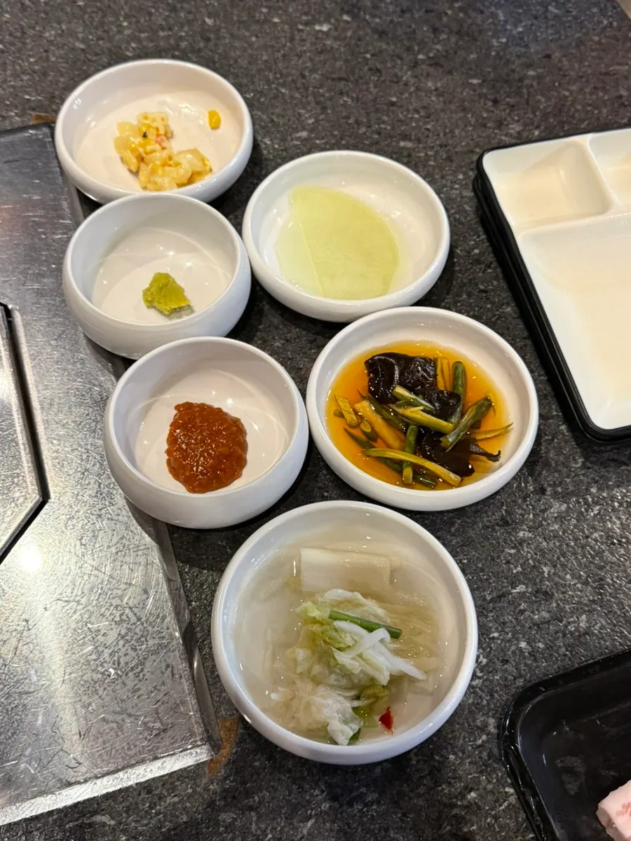 정육코너 부위별 고기 진열 모습