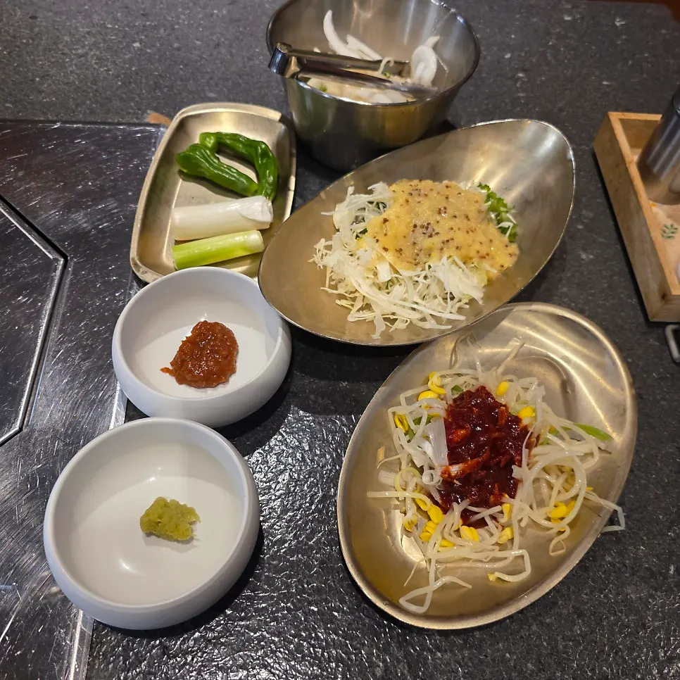 Basic side dish spread at Dongbaek Hanokjip