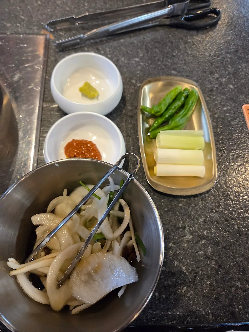 새콤매콤한 콩나물무침 등 기본 반찬