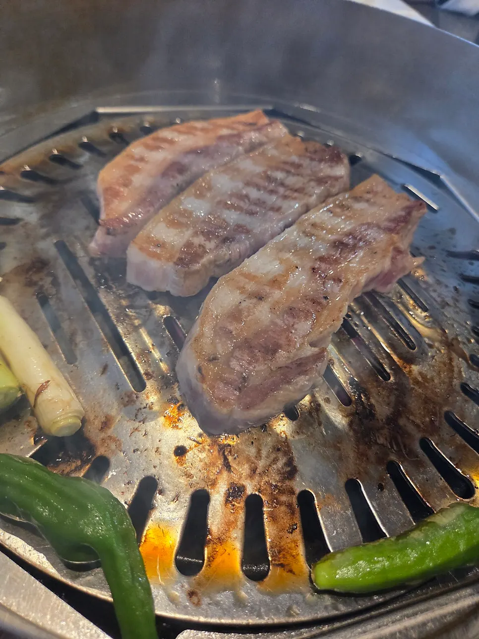 다 구워진 삼겹살 단면