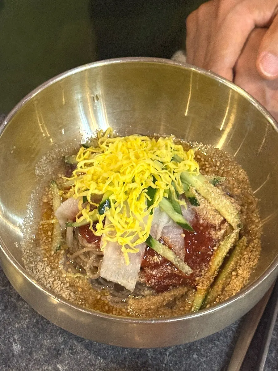 후식으로 주문한 비빔냉면