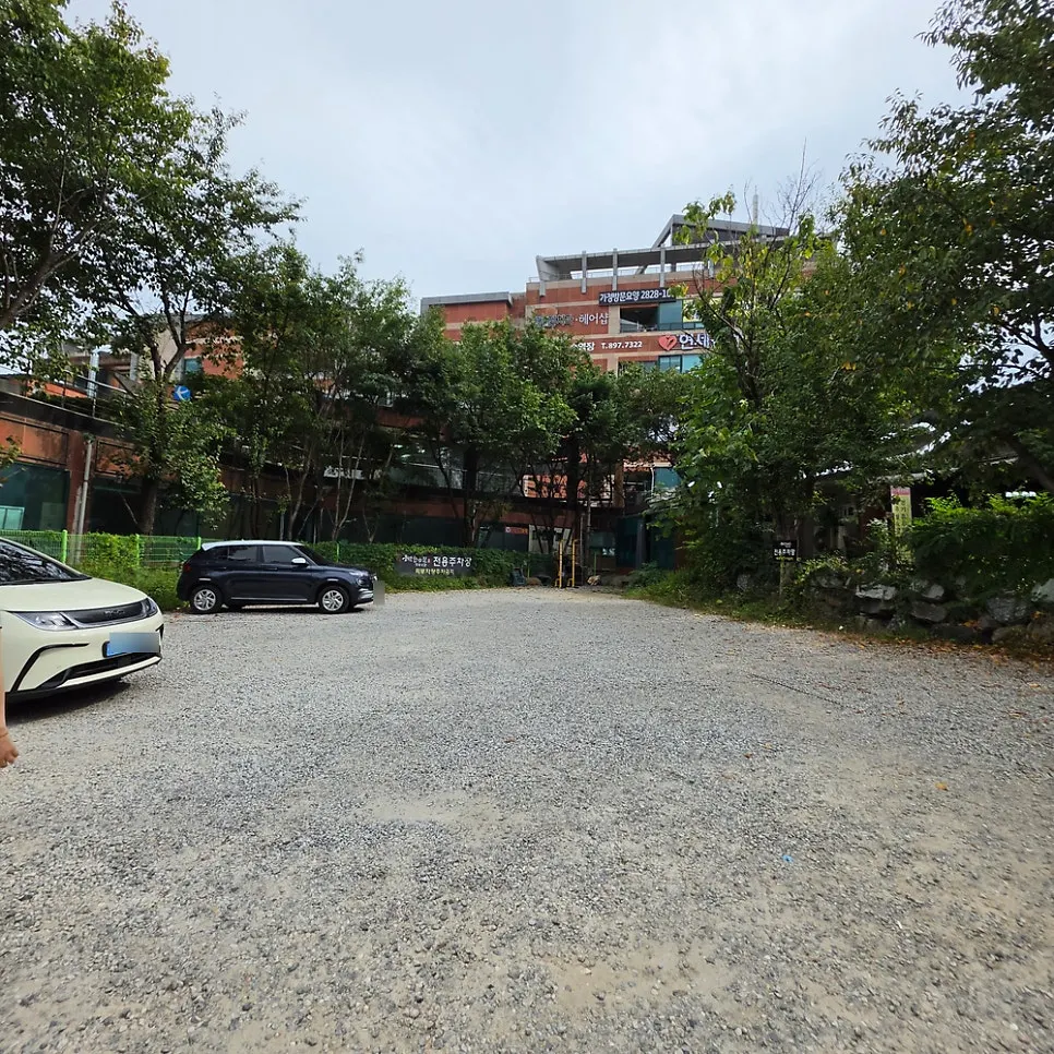 동백한옥집 한옥 외관 입구