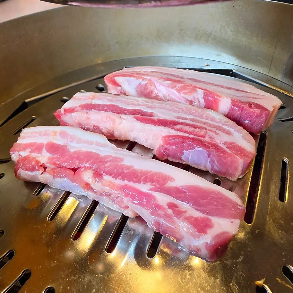 생삼겹살 접시