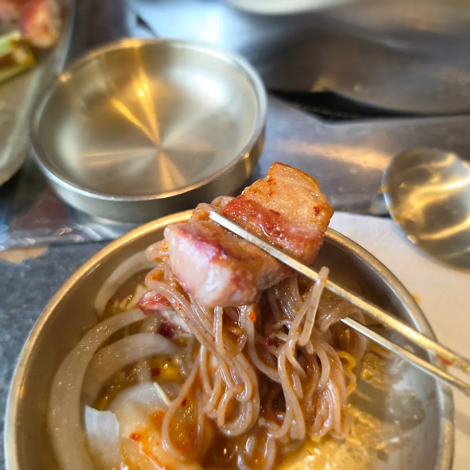 수제 비빔냉면 한 그릇