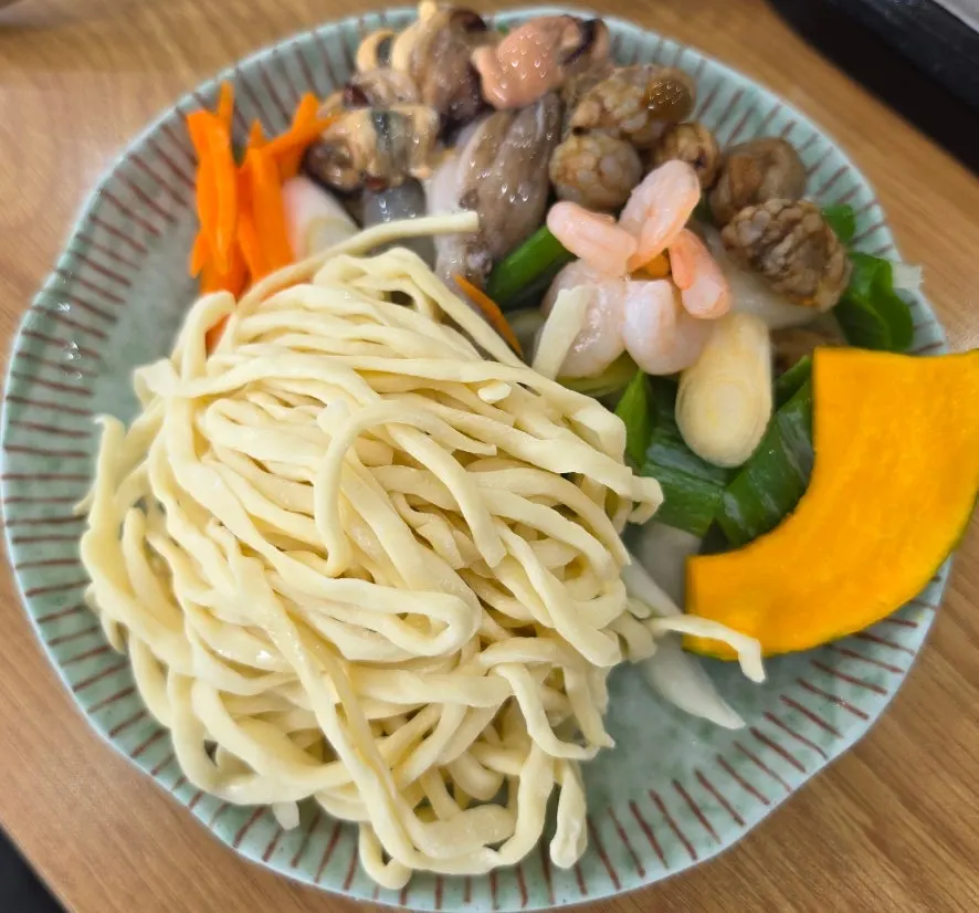 Visit to Baekcheongu Kalguksu
