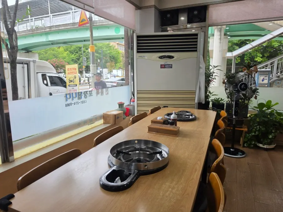 Comfortable dining seating