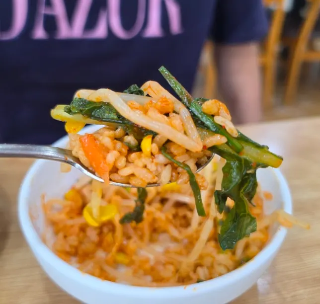 Barley rice with bean sprouts and kimchi