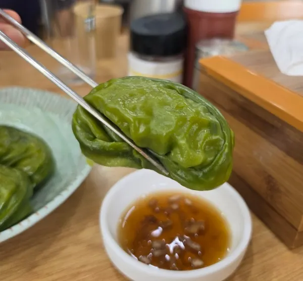Half meat and half kimchi dumplings
