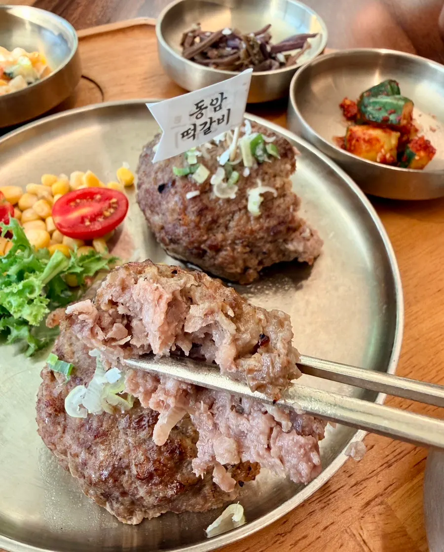 Picking up a piece of tteokgalbi