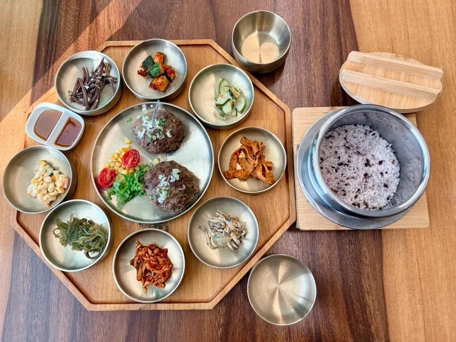 Freshly cooked hotpot rice paired with tteokgalbi
