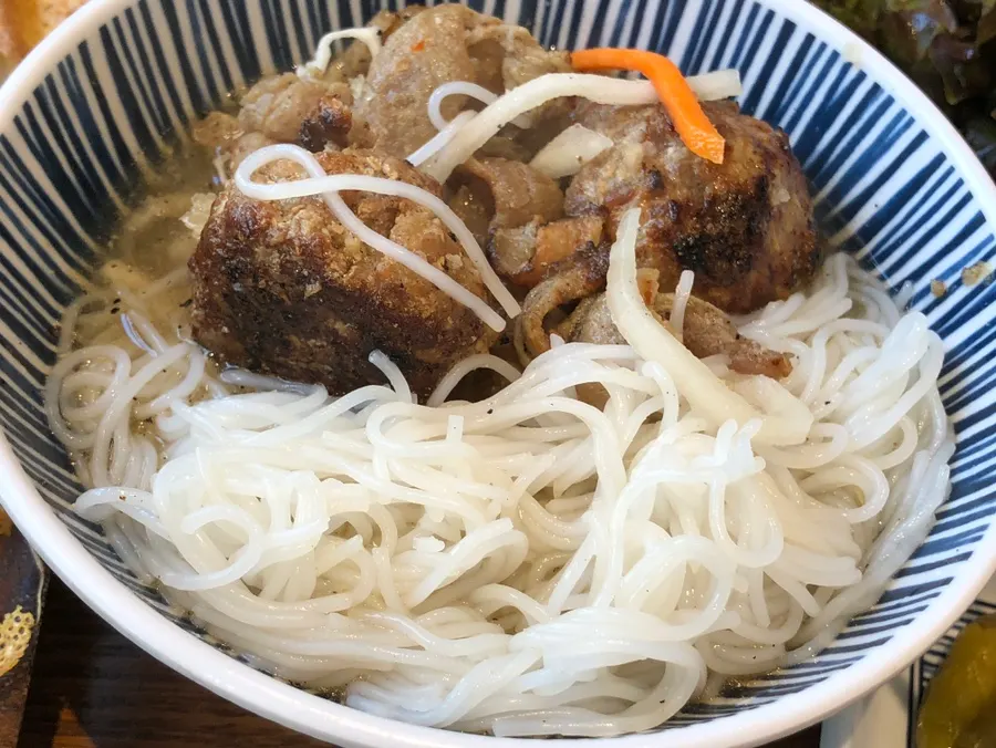2인 A세트로 함께 나온 분짜와 반쎄오
