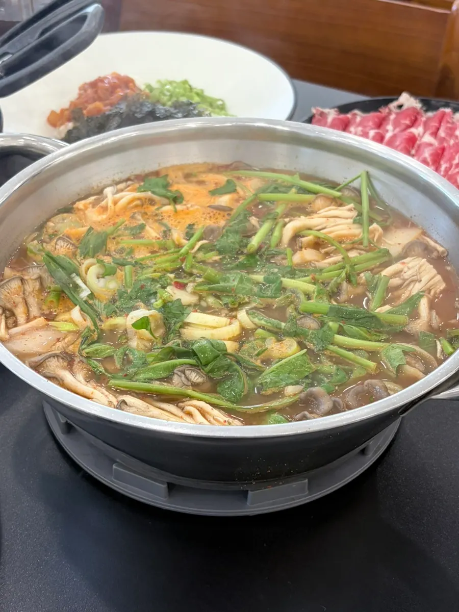 Sirloin cooking in the spicy broth
