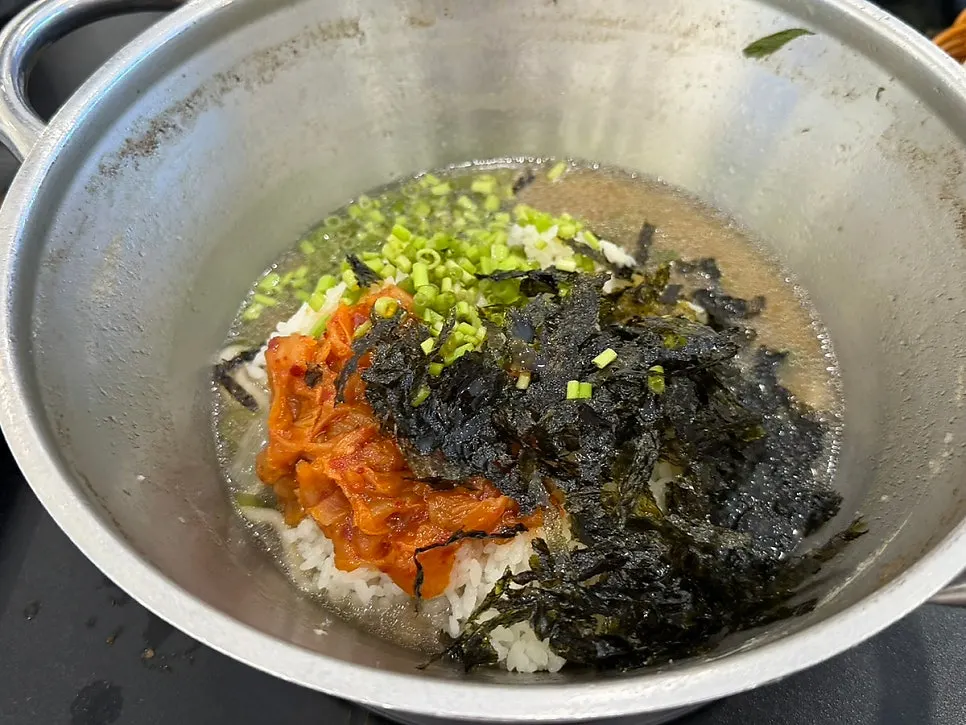 남은 육수로 만든 볶음밥