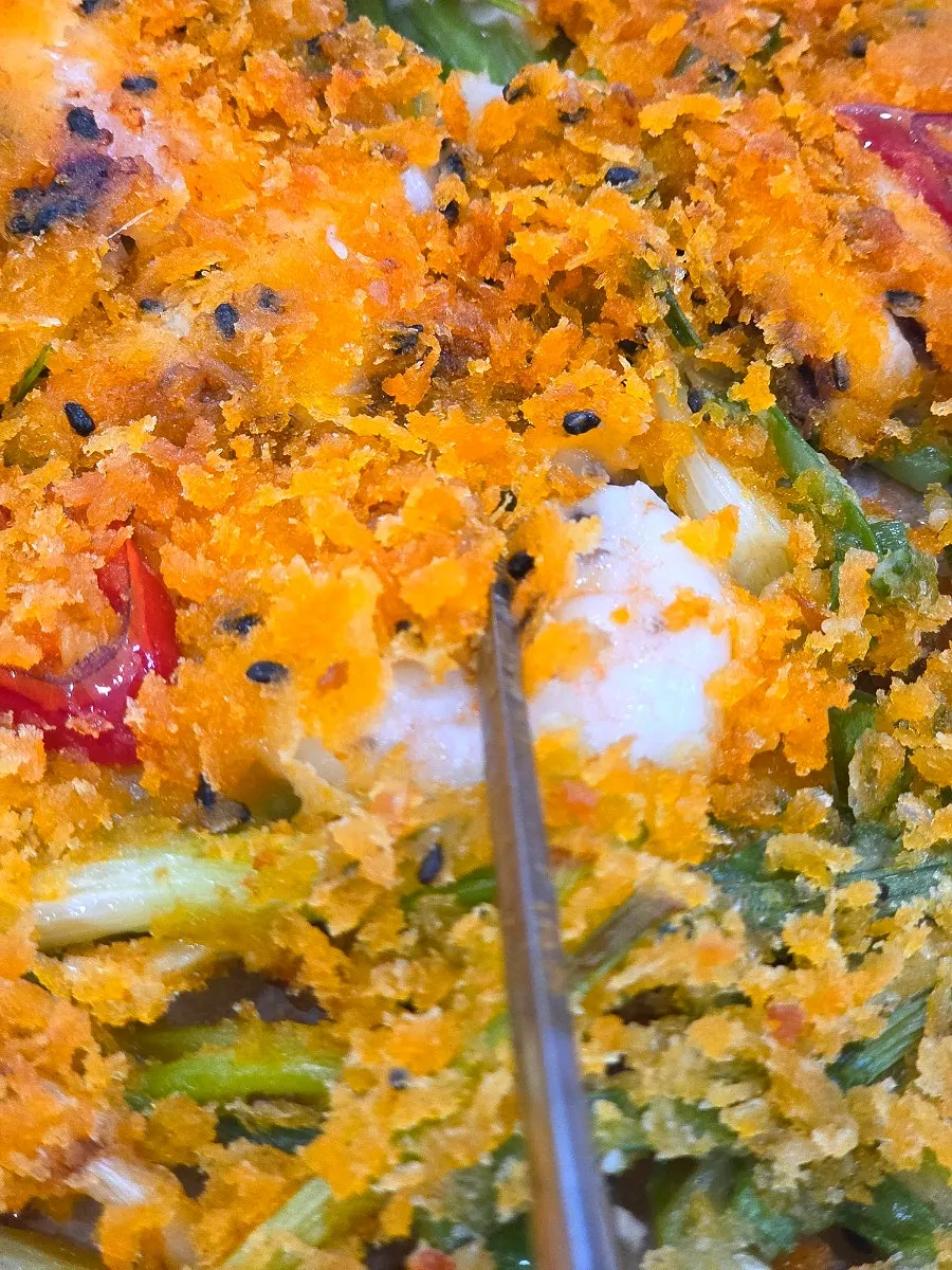 Trozo de pajeon crujiente recién cogido