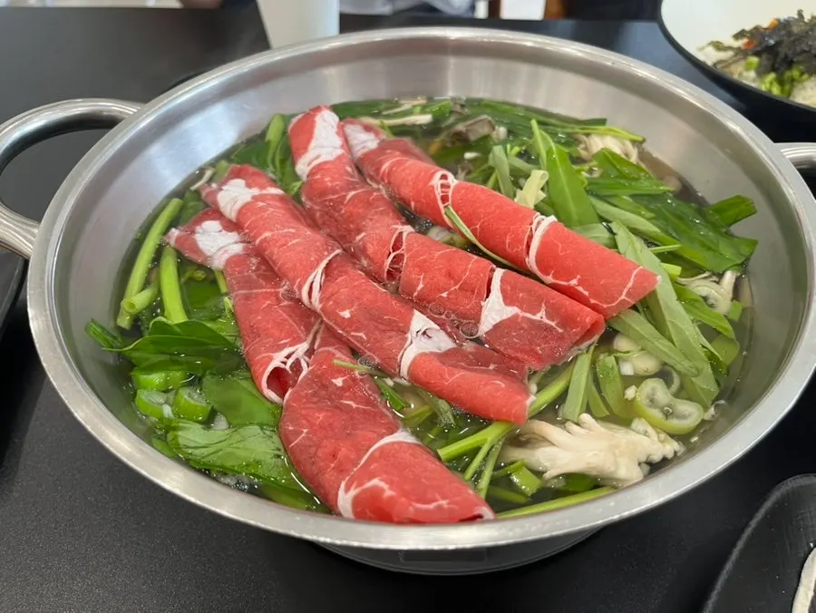 Basic table setup for mild-broth shabu-kalguksu