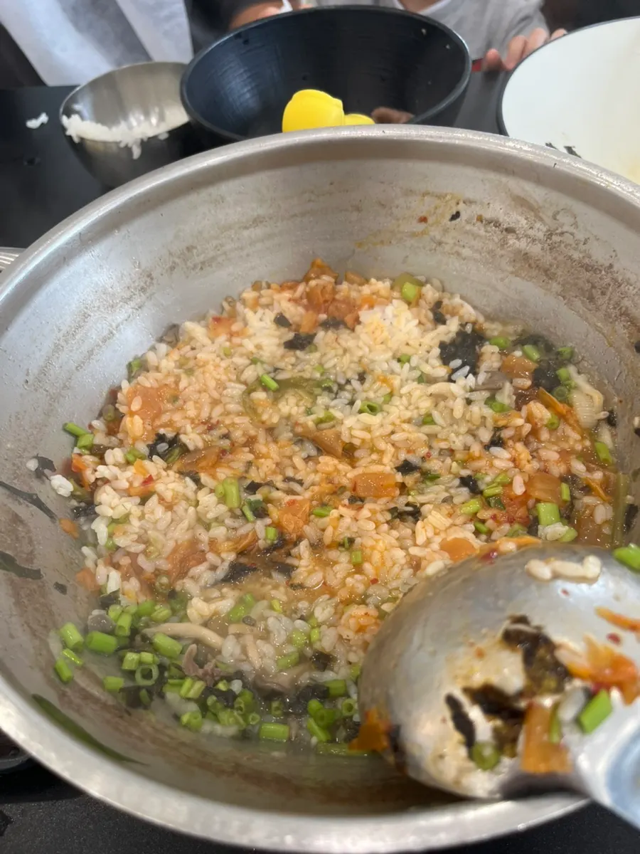 Kalguksu noodles simmered after the meat