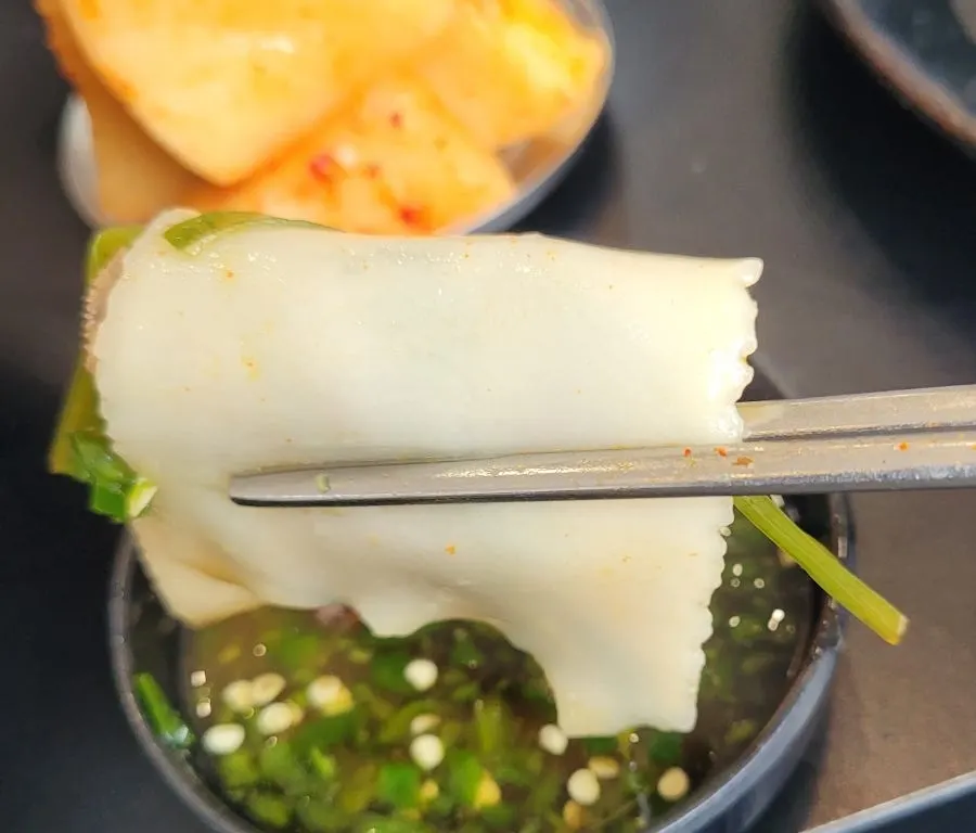 Kalguksu noodles being added to the broth