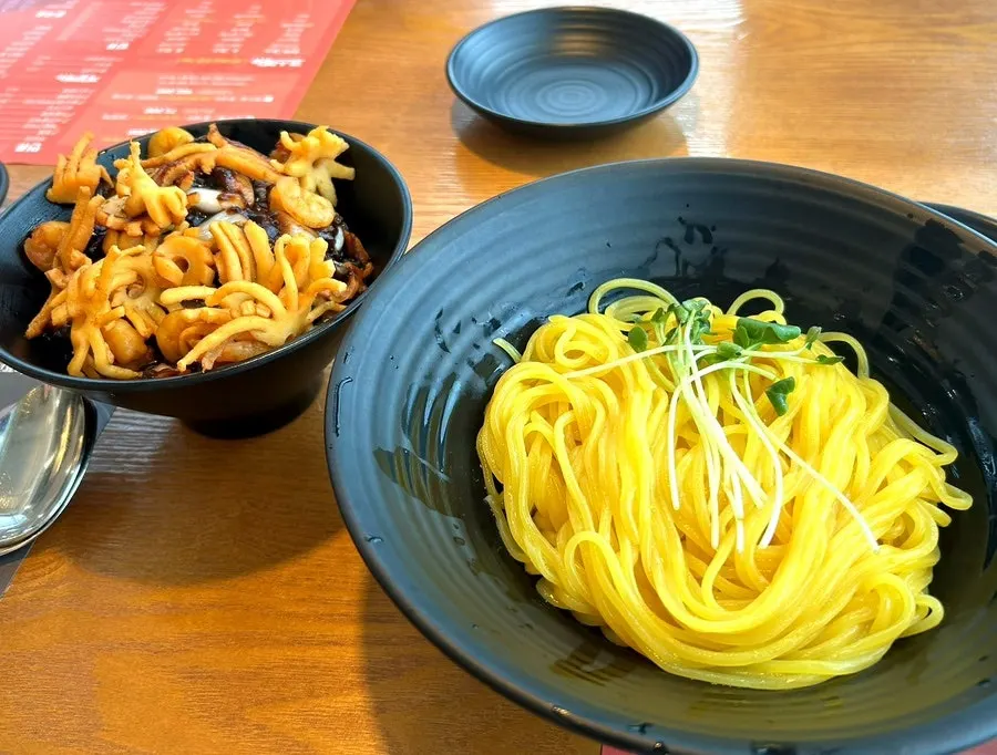Ganjjajang sauce packed with seafood