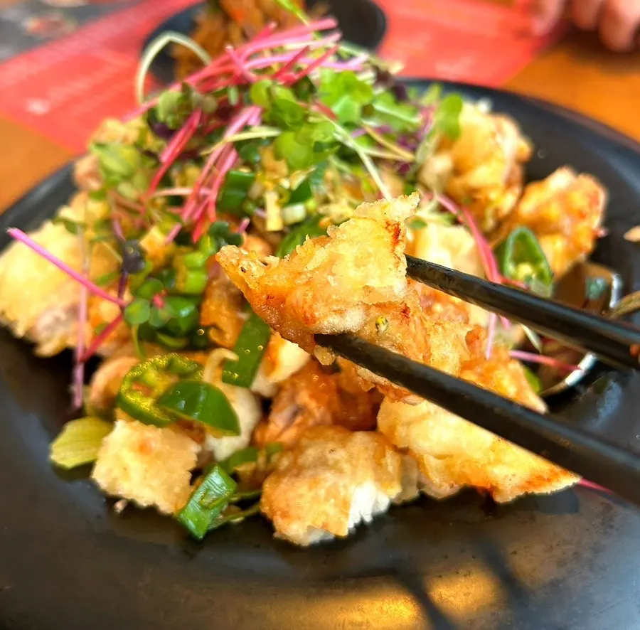 Plate of yurinji served together with sauce