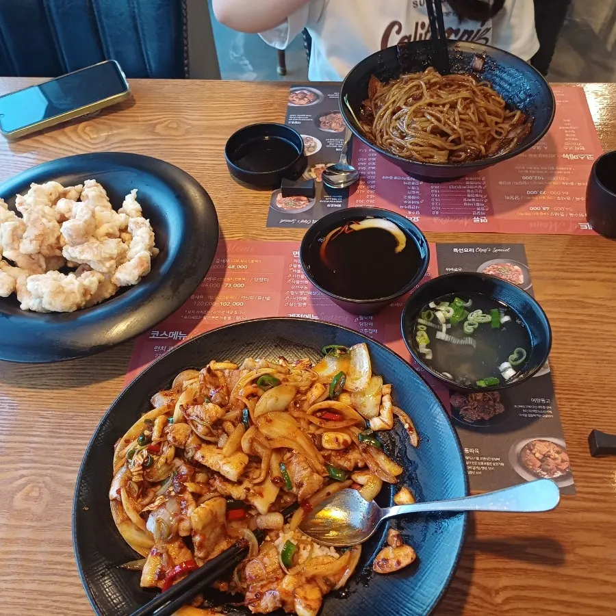동천홍 봉담점 건물 외관