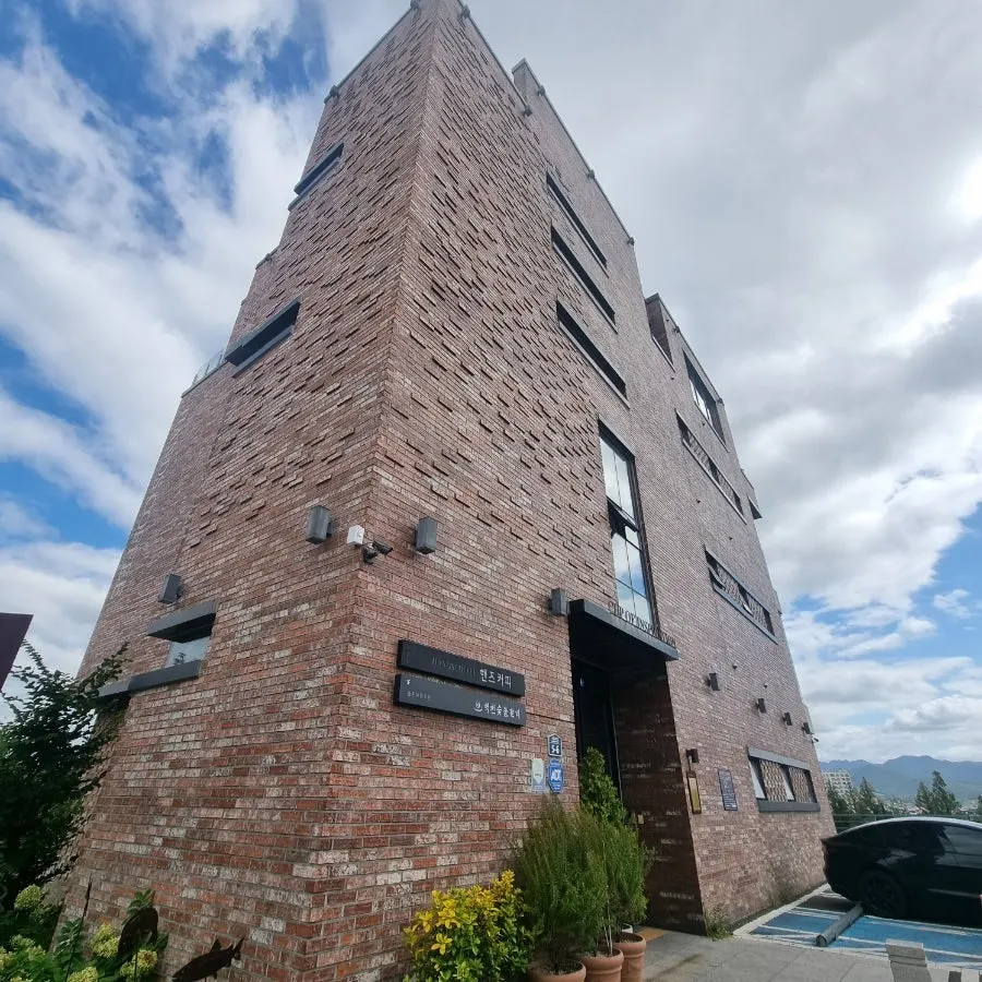 Parking information for Hands Coffee Dongchon Resort Branch