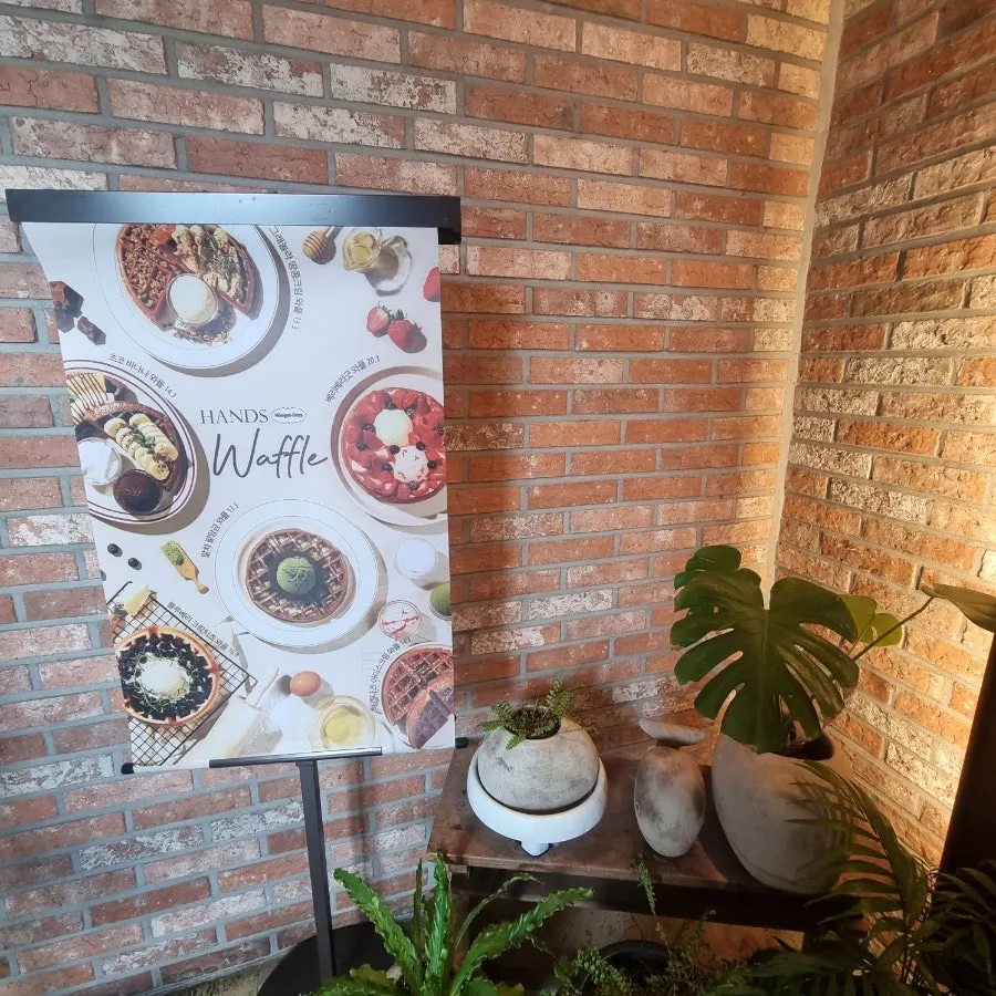 Elevator for moving between floors inside the café