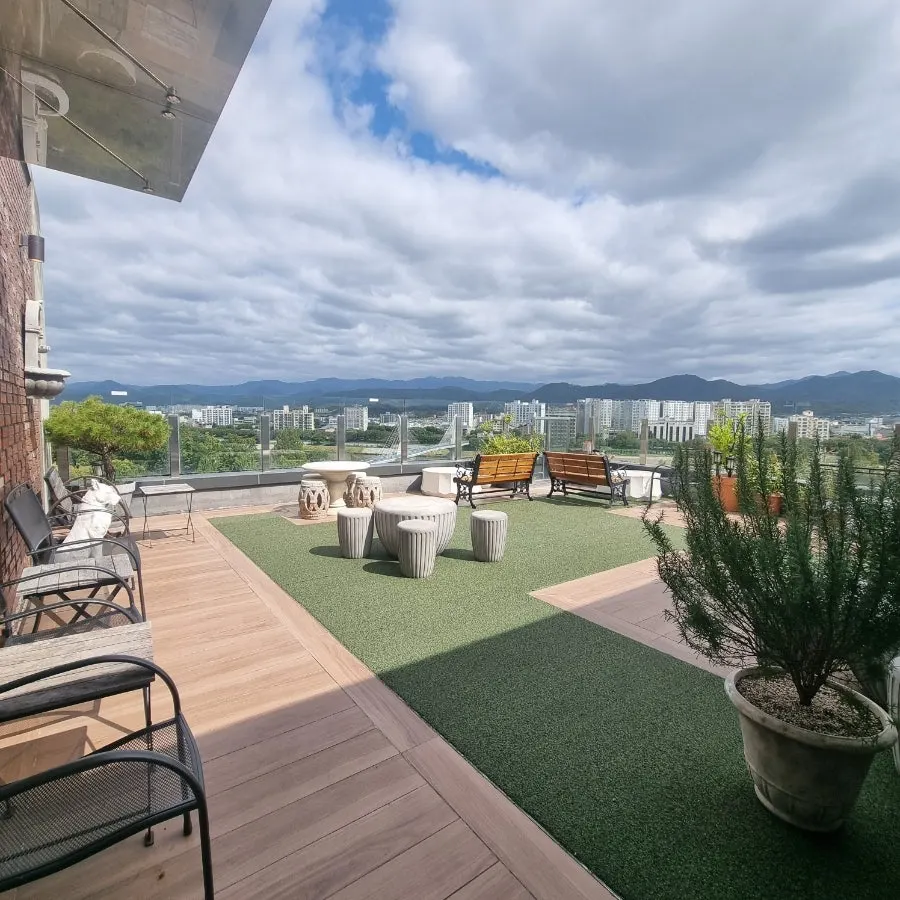 Outdoor rooftop overlooking the Geumho River