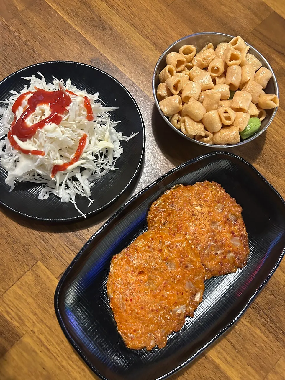 야구 중계를 볼 수 있는 실내 테이블
