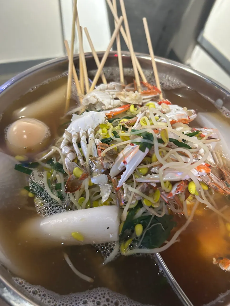 기본찬이 차려진 포차 테이블