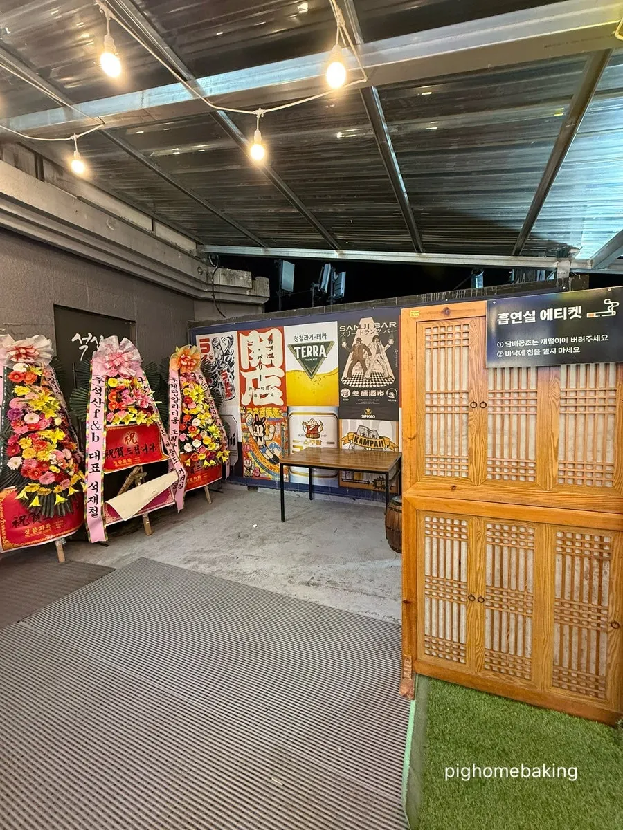 Smoking room in a corner of the rooftop