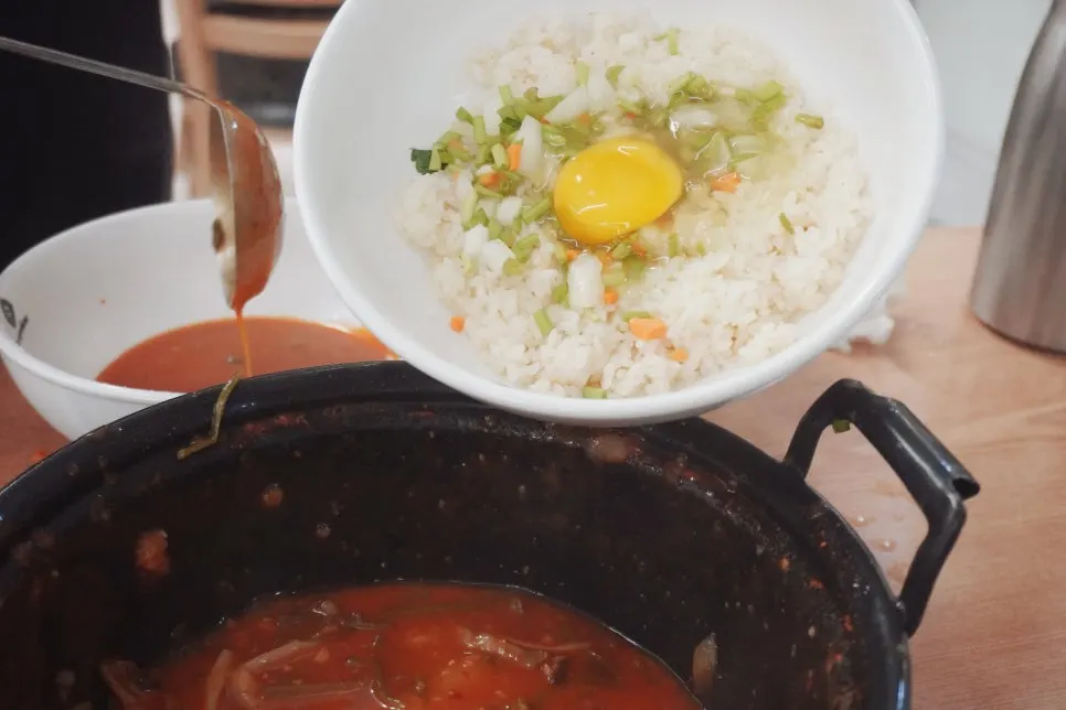 Kalguksu bersama cendawan dan minari