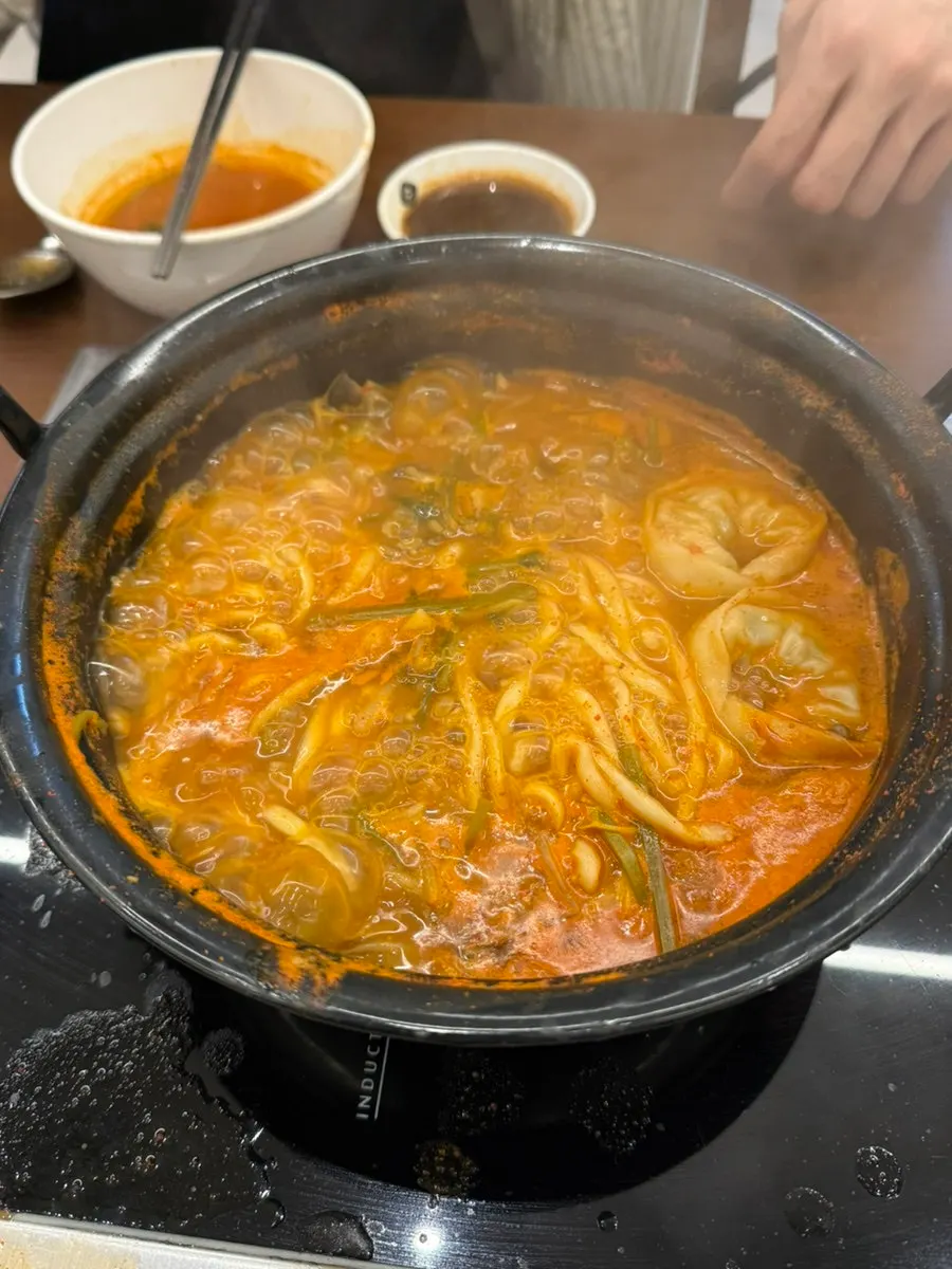 Fresh kalguksu noodles added to the broth