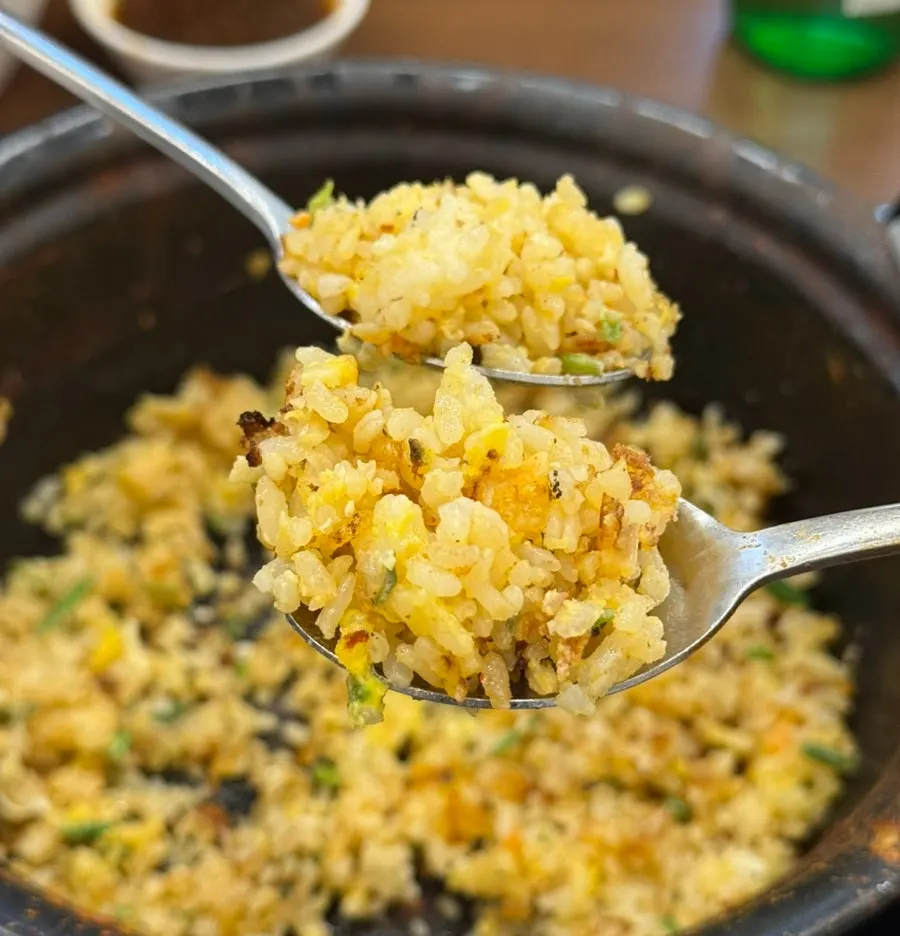 Fluffy fried rice cooked by the owner