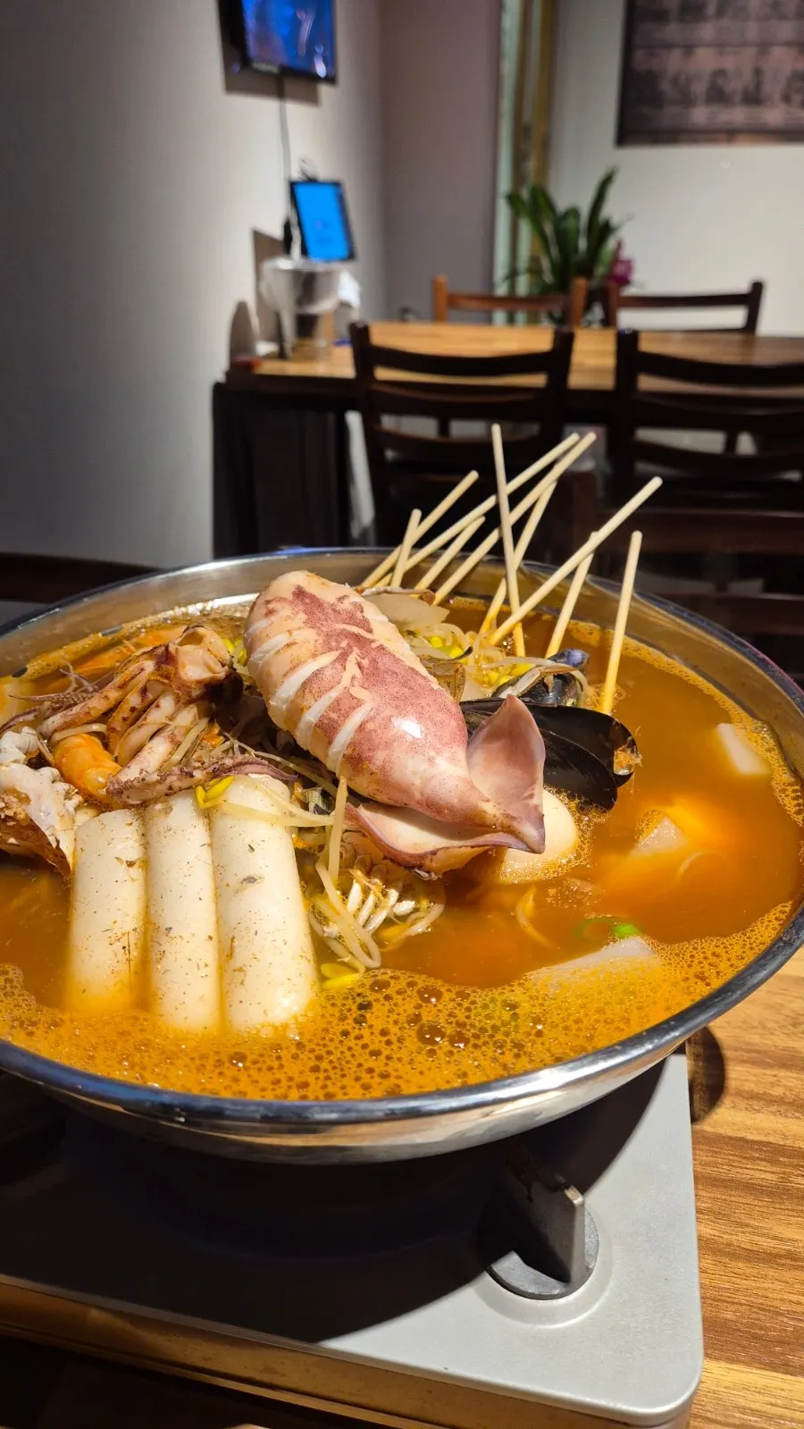 Table setting with basic sides at Eomuk Pocha Tong