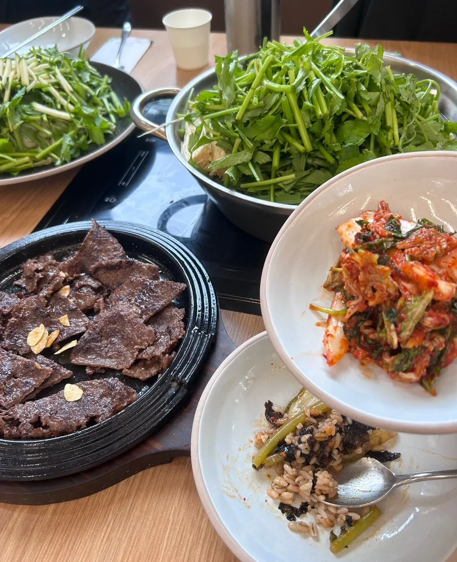 Shabu shabu table spread at Dongchundang Shabu Shabu Kalguksu Osan Dugok Branch