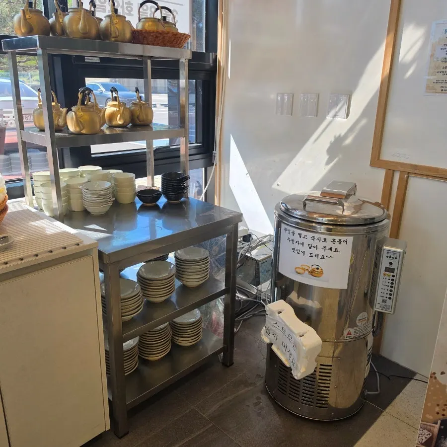 Unlimited-refill makgeolli corner