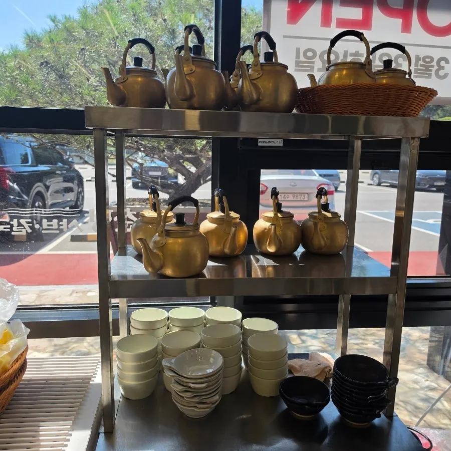 Self-serve corner for pouring makgeolli